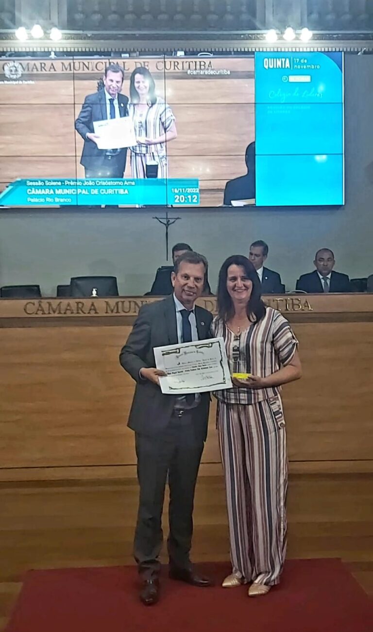 Viviane Bajerski recebe Prêmio João Crisóstomo Arns na Câmara Municipal de Curitiba