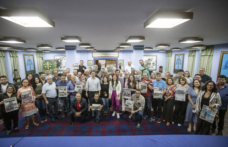 Eduardo Pimentel recebe representantes de 40 jornais comunitários de Curitiba