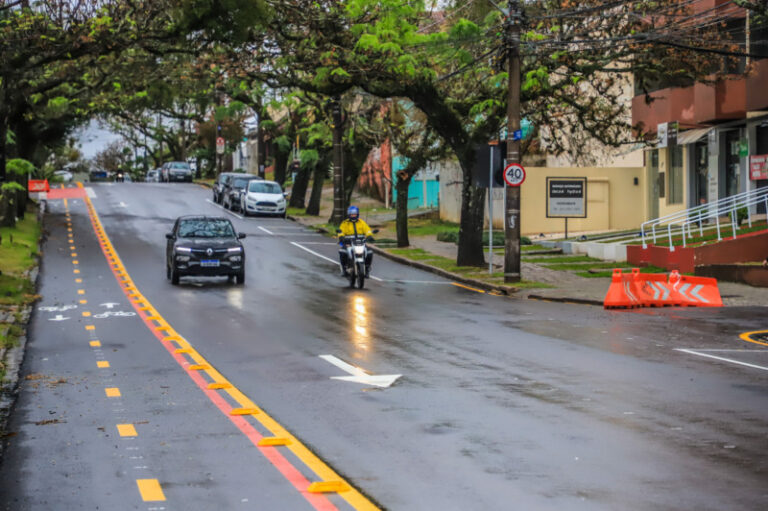 Novo binário é instalado em Curitiba para redução de conflitos no trânsito