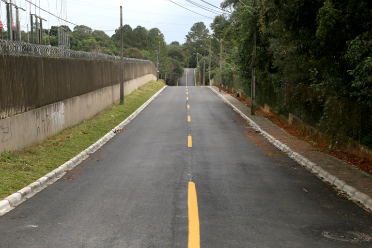 Fim da lama: Curitiba leva pavimento e dignidade às ruas de saibro da Regional Boa Vista