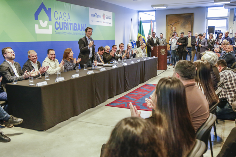 Prefeito Eduardo Pimentel lança programa que facilita aquisição da casa própria em Curitiba