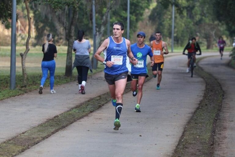Inscrições para a Corrida entre Parques 2025, que será realizada em 17 de agosto, abrem na noite desta segunda