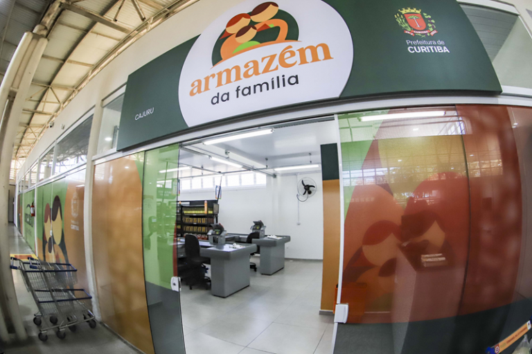 Supersemana da Economia reúne 18 produtos com preços menores nos Armazéns da Família de Curitiba