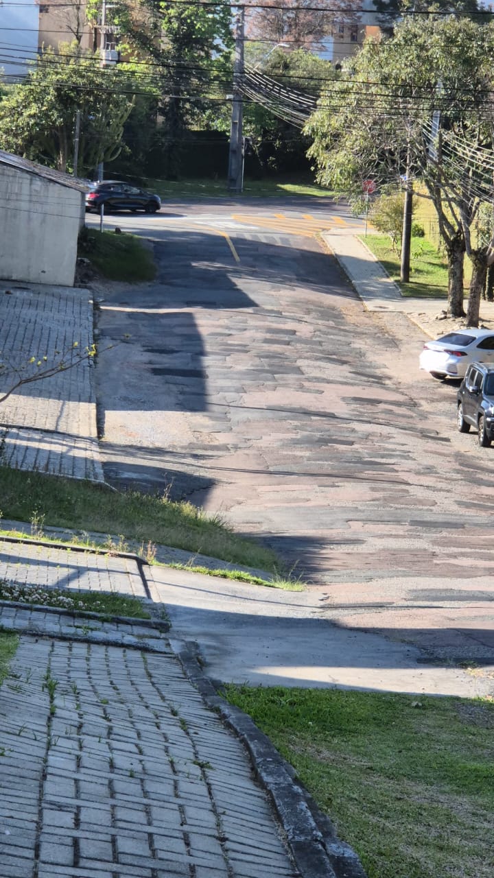 Moradores do Abranches Pedem Revitalização e Lombada em Ruas Utilizadas como Desvio