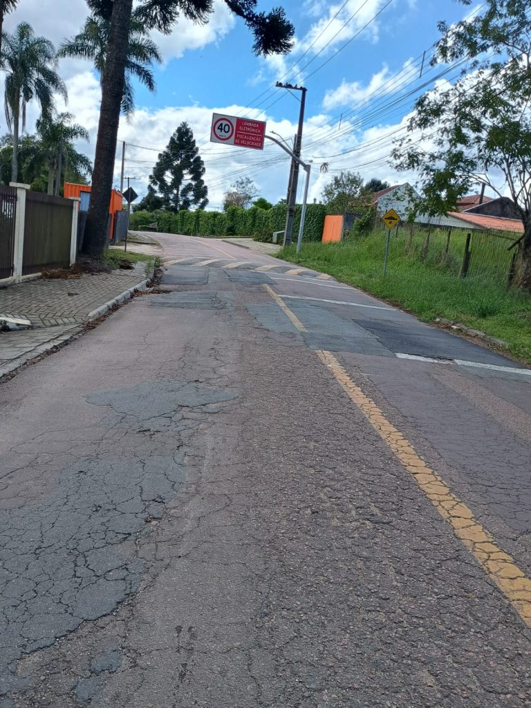 Moradores voltam a reclamar das más condições da Rua Prodócimo Lago, no Taboão