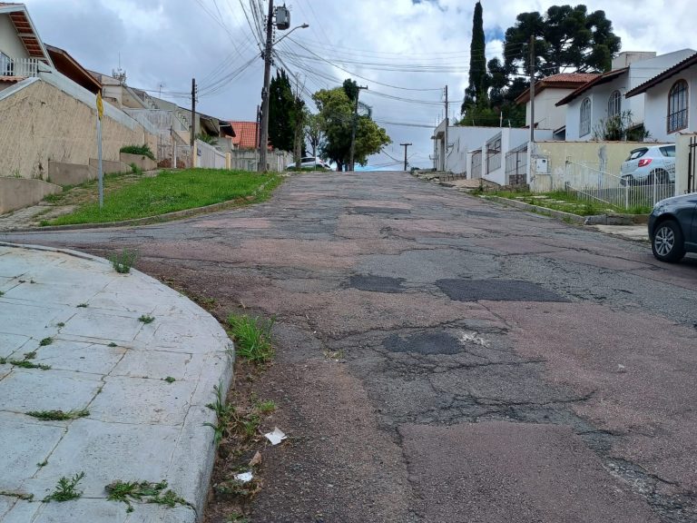 Moradores cobram revitalização da  Rua Dr. Rubem Fleury da Rocha, no Abranches