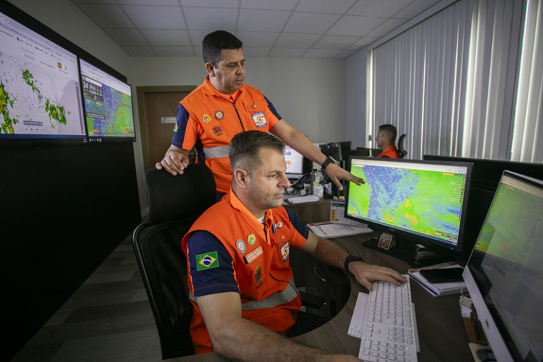 Defesa Civil divulga orientações de segurança em vendavais e tornados