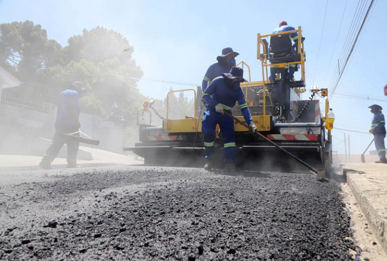 Prefeitura de Curitiba recupera o pavimento de três ruas da Regional Boa Vista