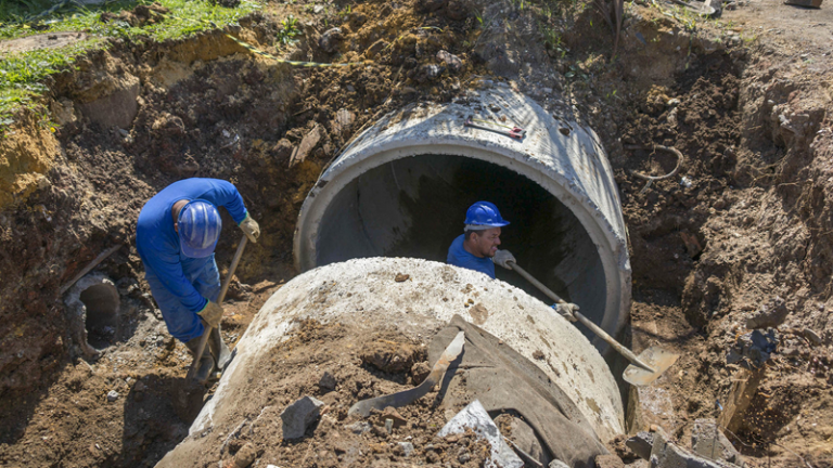 Bloqueio parcial na Toaldo Túlio para serviços de drenagem altera trânsito no São Braz