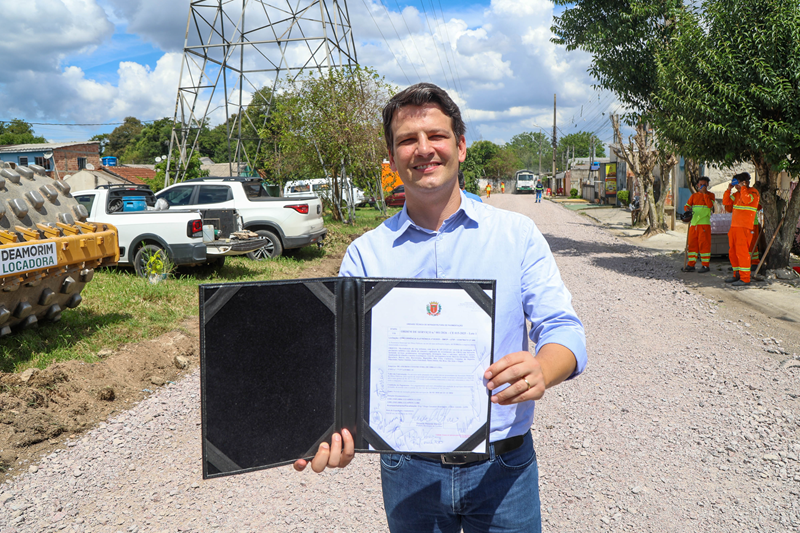 Prefeito Eduardo Pimentel assina autorização para nova etapa do programa de recuperação da malha viária em 100km de ruas. Curitiba, 16/03/2026. Foto: Pedro Ribas/SECOM