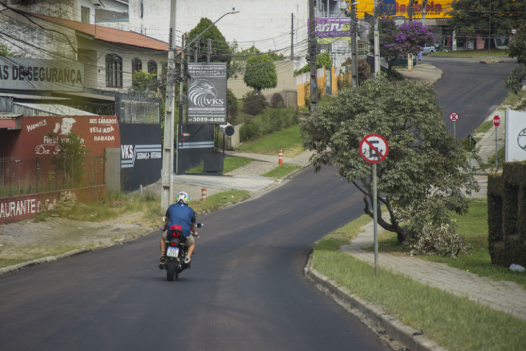Prefeitura de Curitiba recupera 3,4 km de ruas nos bairros Santa Cândida e Boa Vista