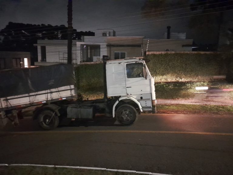 Moradores do Taboão pedem solução para entrada de carretas em ruas estreitas da região