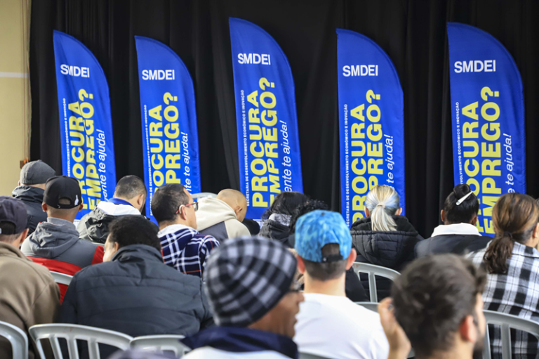 Mutirão reúne mais de 16,5 mil vagas de emprego e cursos gratuitos em Curitiba